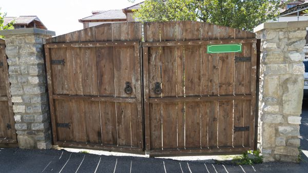 Gate Staining in Acworth